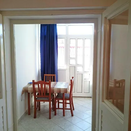 Apartman Ljubic 1 *